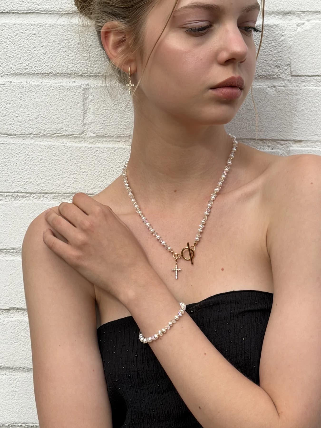 Freshwater Pearl Jewellery Set with Crystal Necklace, Bracelet & Cross Earrings thumbnail 9