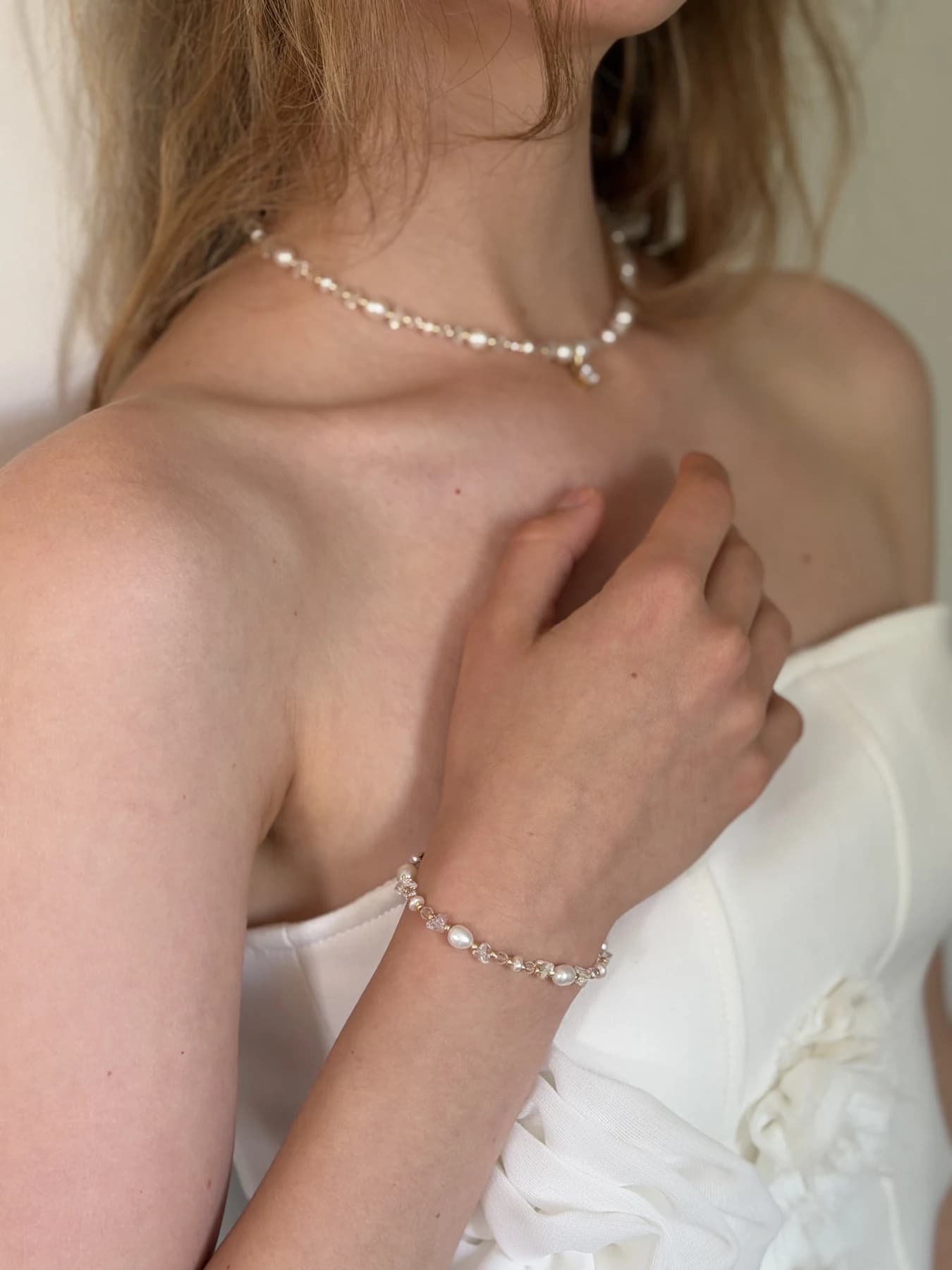 Elegant Freshwater Pearl Necklace & Bracelet Set thumbnail 12